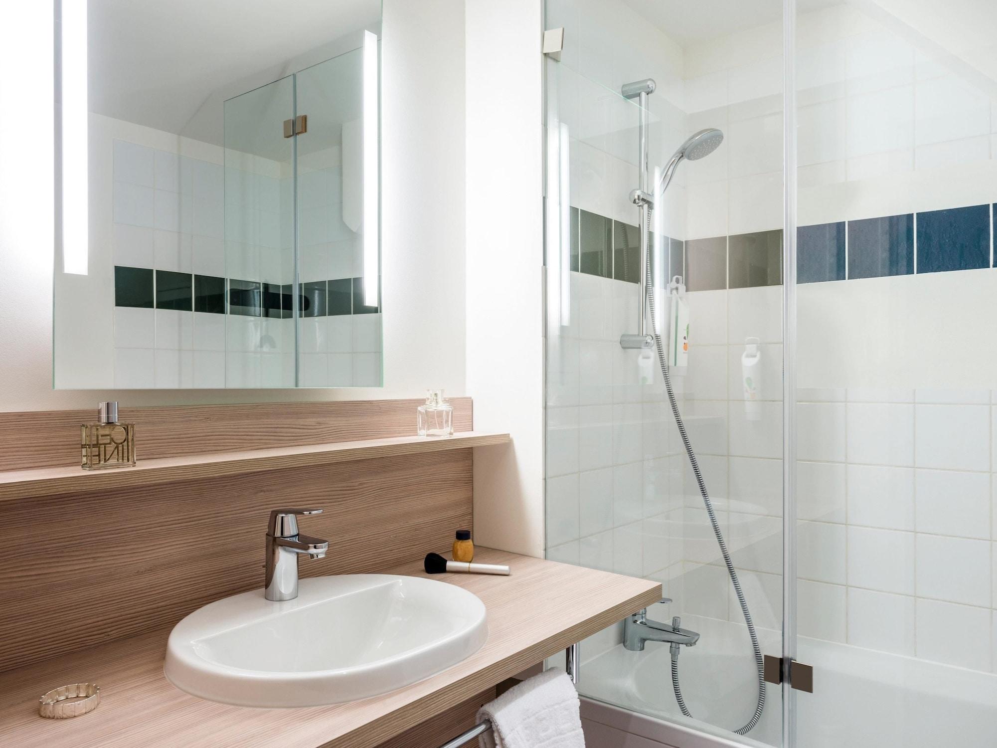 Ibis Styles Paris Velizy Hotel Bagian luar foto