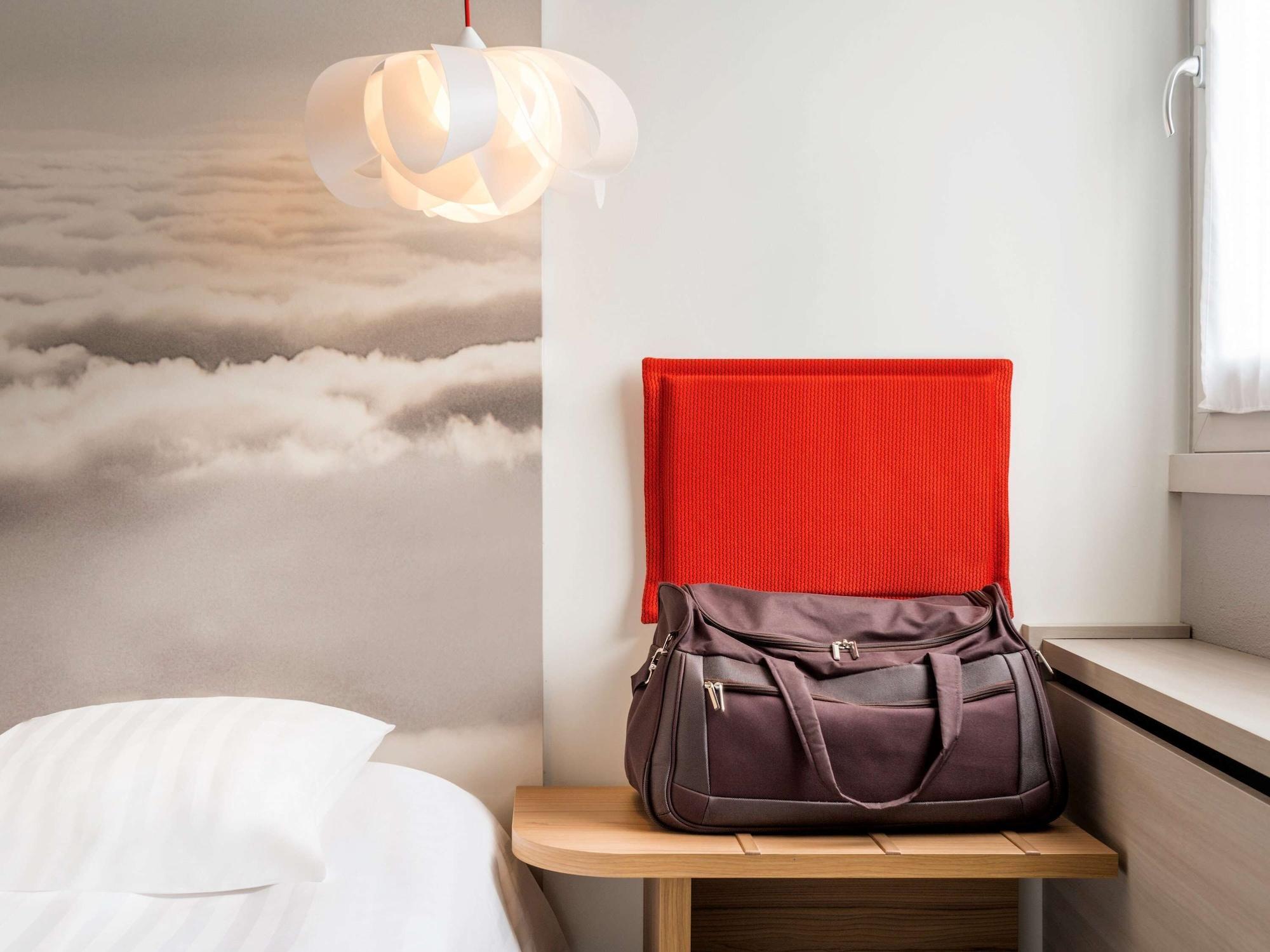 Ibis Styles Paris Velizy Hotel Bagian luar foto