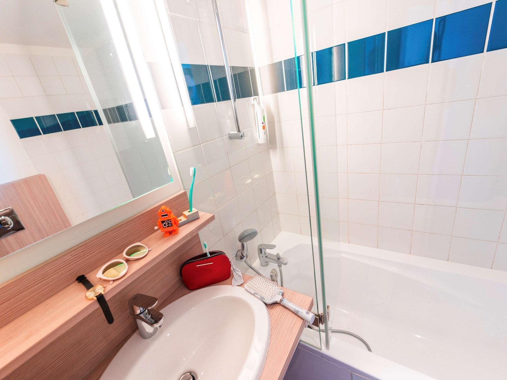 Ibis Styles Paris Velizy Hotel Bagian luar foto