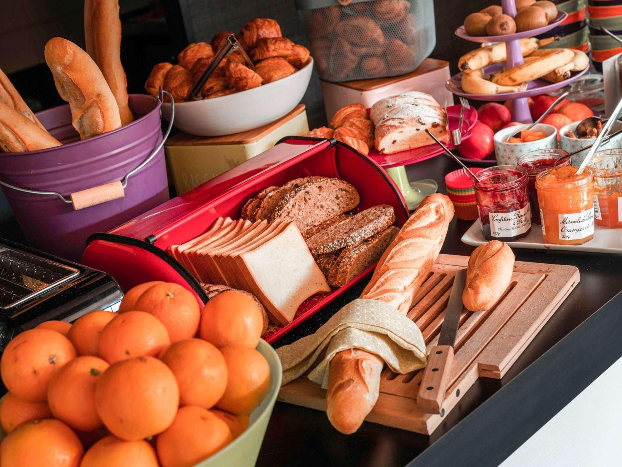 Ibis Styles Paris Velizy Hotel Bagian luar foto