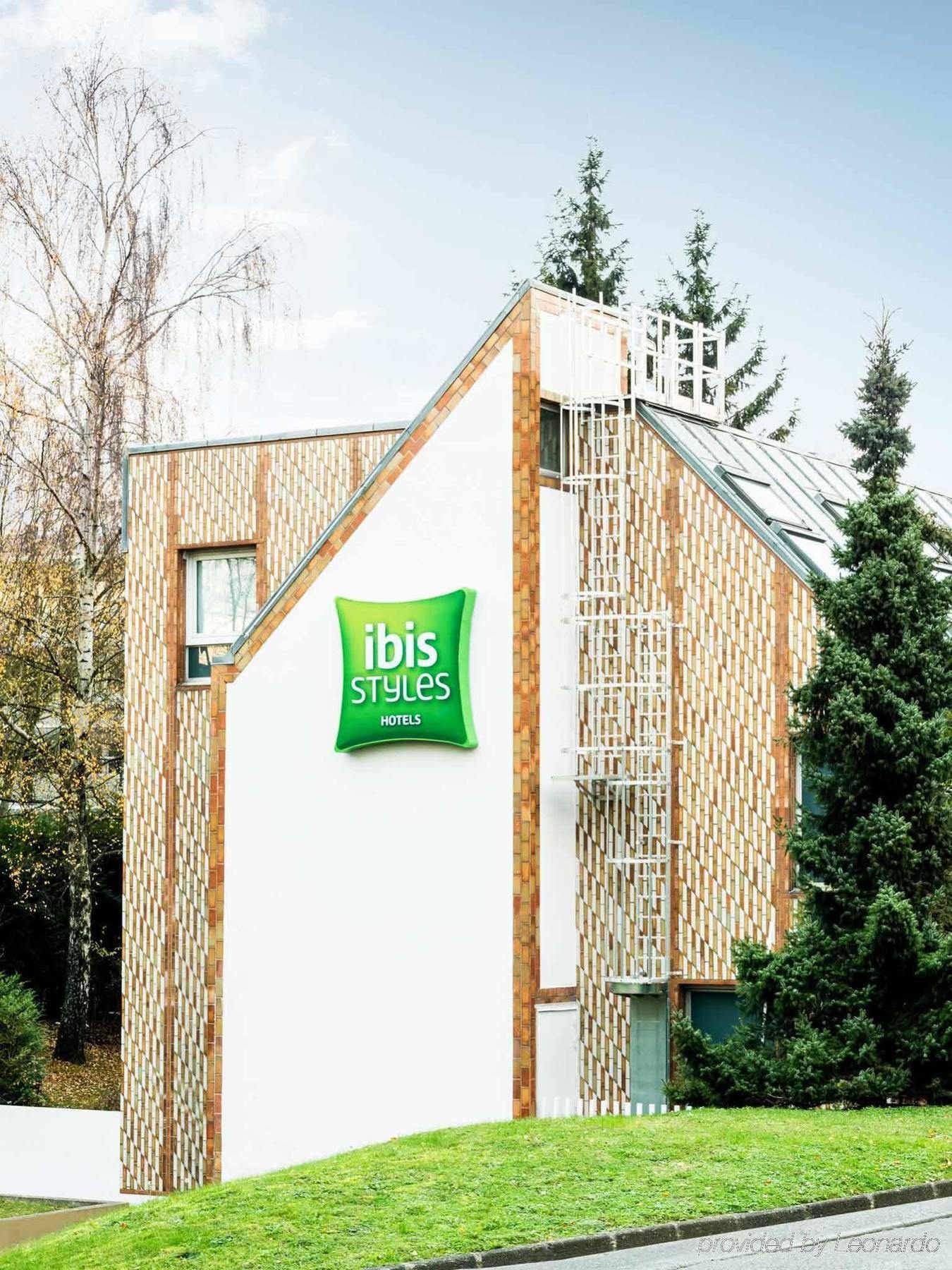 Ibis Styles Paris Velizy Hotel Bagian luar foto