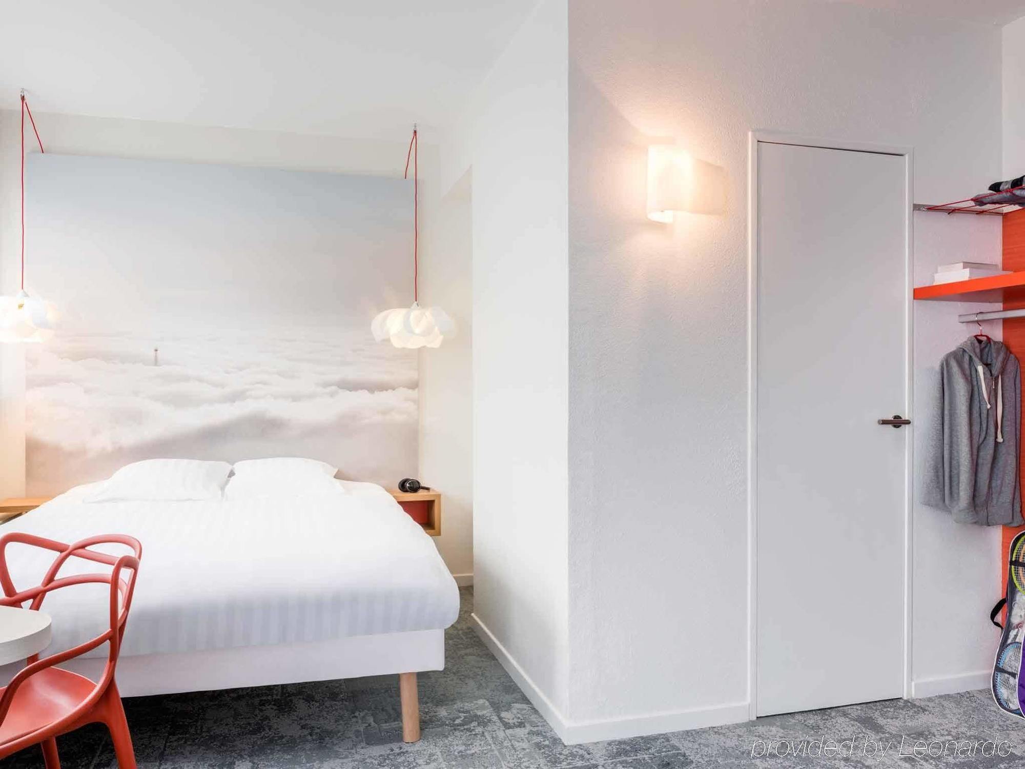 Ibis Styles Paris Velizy Hotel Bagian luar foto