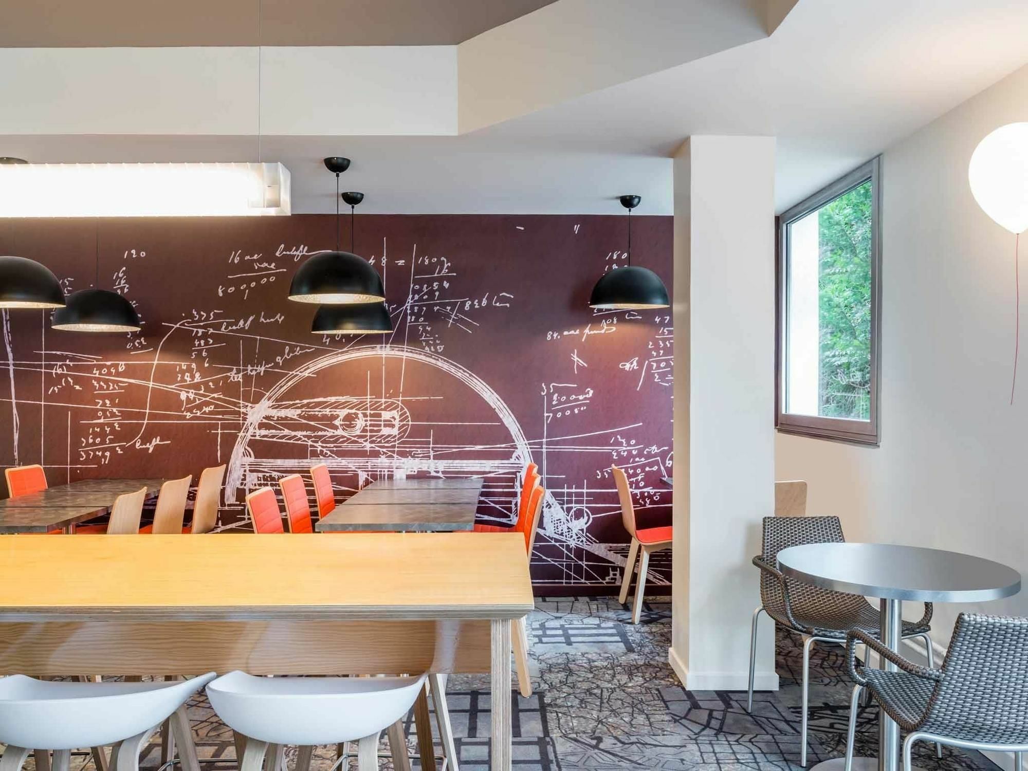 Ibis Styles Paris Velizy Hotel Bagian luar foto
