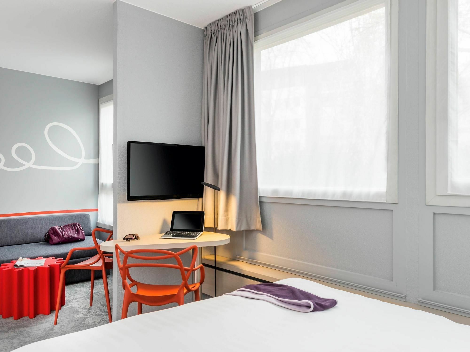 Ibis Styles Paris Velizy Hotel Bagian luar foto
