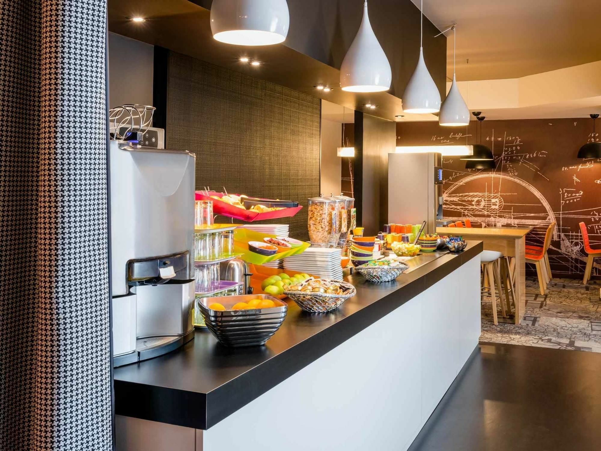 Ibis Styles Paris Velizy Hotel Bagian luar foto